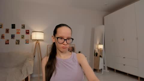 Sara online show from 03/10/25, 04:14