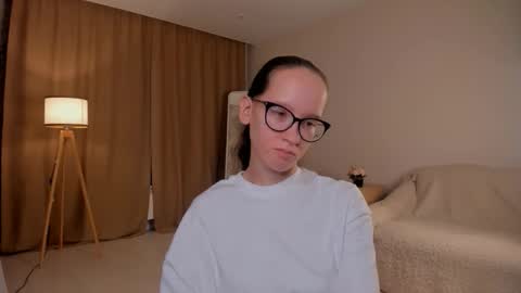 Sara online show from 10/11/25, 05:11