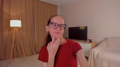 Sara online show from 10/22/25, 04:18