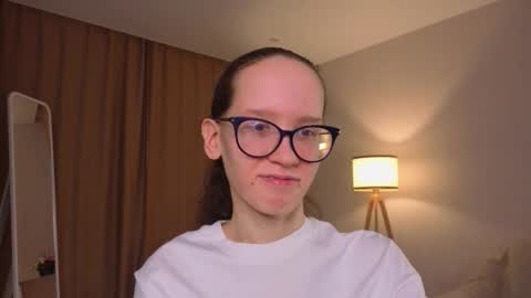 Sara online show from 03/19/26, 04:11