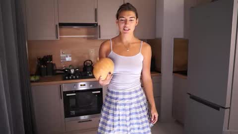  LYNN  online show from 10/26/25, 06:30