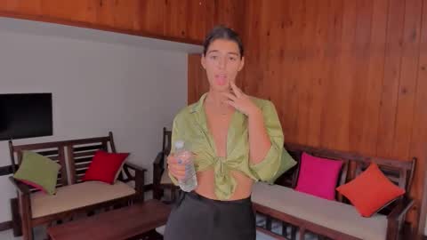  LYNN  online show from 11/09/25, 04:44