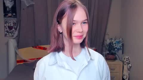 Cozy Lynns room online show from 11/17/25, 08:42