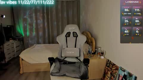 lynne_dawson online show from 10/25/25, 05:08