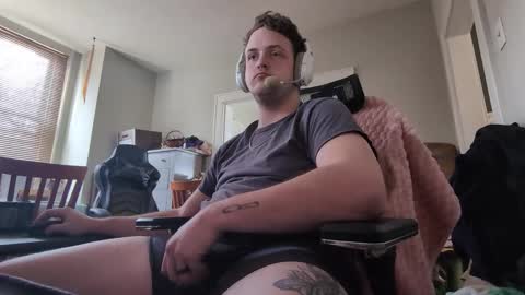 Snapshot of lyntronix chatting on 02/17/26, 05:41 J online show from 02/17/26, 05:41