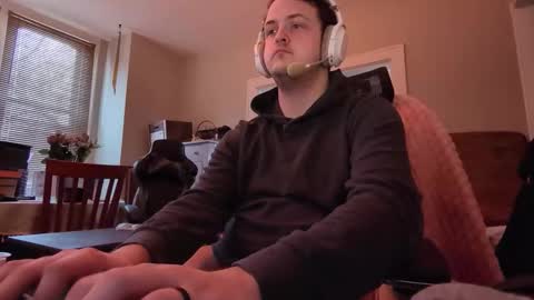 Snapshot of lyntronix chatting on 02/19/26, 01:29 J online show from 02/19/26, 01:29