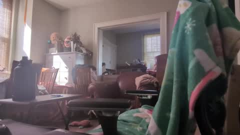 Snapshot of lyntronix chatting on 03/22/26, 08:12 J online show from 03/22/26, 08:12