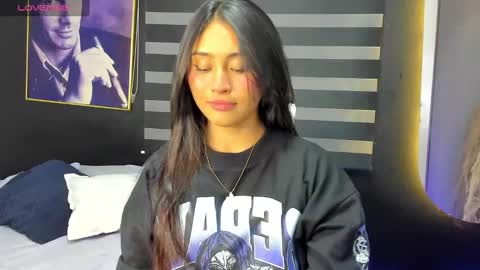 lyralux10 online show from 09/18/25, 03:19