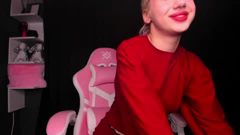 Snapshot of lyrav1el chatting on 05/29/26, 04:27 Lyra 3 online show from 05/29/26, 04:27