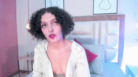 Snapshot of lyravendrell chatting on 05/21/26, 01:45 Lyravendrell online show from 05/21/26, 01:45