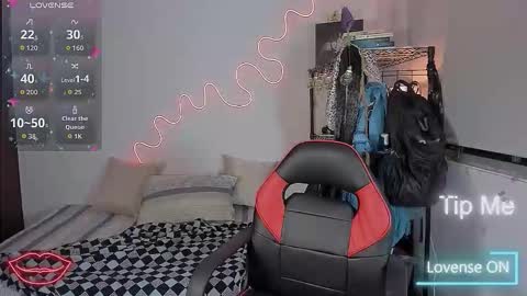 Lyric online show from 10/28/25, 01:42