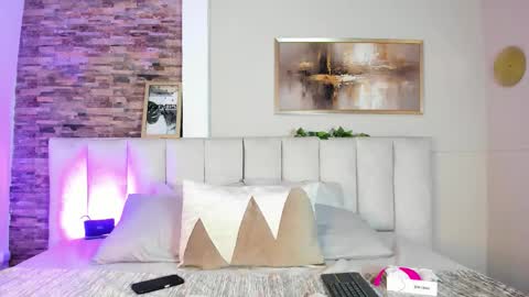 Lizzy smith  online show from 10/11/25, 03:54