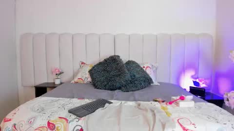 Lizzy smith  online show from 11/12/25, 02:01