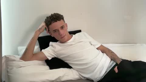 Snapshot of lz_britboy chatting on 02/24/26, 12:25 NEW Leo lz britboy online show from 02/24/26, 12:25