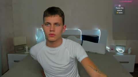 Snapshot of m0neyken_ chatting on 07/10/26, 03:00 m0neyken_ online show from 07/10/26, 03:00