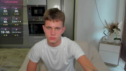Snapshot of m0neyken_ chatting on 07/31/26, 02:44 m0neyken_ online show from 07/31/26, 02:44