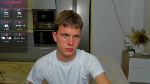 Snapshot of m0neyken_ chatting on 08/06/26, 03:19 m0neyken_ online show from 08/06/26, 03:19