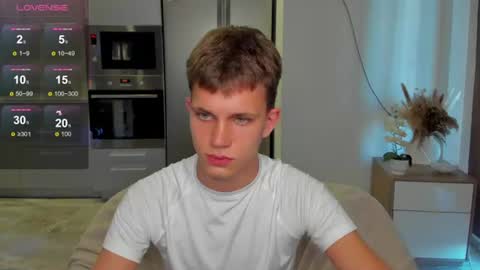 Snapshot of m0neyken_ chatting on 08/07/26, 02:13 m0neyken_ online show from 08/07/26, 02:13