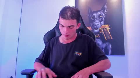 m0ntana777 online show from 11/28/25, 02:42