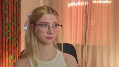 catch me on tue 10am-5pm wed 3am-10am fri 3am-5pm sat 10am-5pm sun 10am-5pm online show from 03/31/26, 05:30