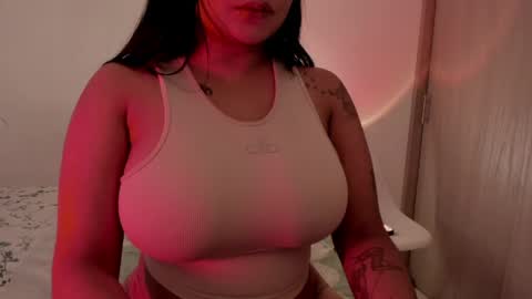 Emilia  online show from 05/05/26, 02:03