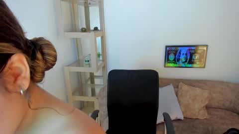 Snapshot of m1lk_choc chatting on 02/22/25, 02:30 Mila online show from 02/22/25, 02:30