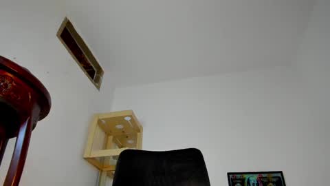 Snapshot of m1lk_choc chatting on 03/08/25, 02:40 Mila online show from 03/08/25, 02:40