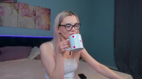 Snapshot of m1m1_angels chatting on 03/04/26, 01:11 Mimi GTM1 0200am-0945am Mon Tue Wed Thu Fri online show from 03/04/26, 01:11