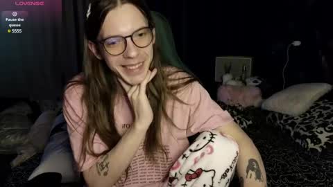 Snapshot of m1shq chatting on 02/19/25, 11:57 m1shq online show from 02/19/25, 11:57