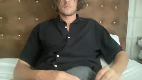 Snapshot of m9734 chatting on 05/05/26, 04:48 m9734 online show from 05/05/26, 04:48