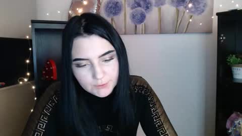 m_i_k_i_ online show from 02/05/26, 05:28