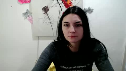 m_i_k_i_ online show from 02/17/26, 10:45