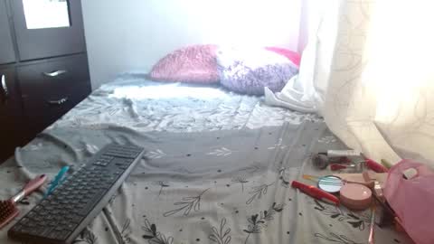 maaddy_thompson online show from 02/18/26, 07:54