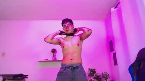 Max online show from 04/15/26, 03:52