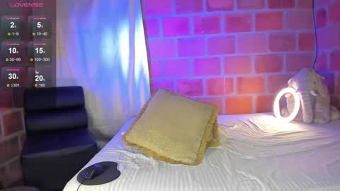 Snapshot of maax_taylor01 chatting on 12/02/24, 11:23 online show from 12/02/24, 11:23