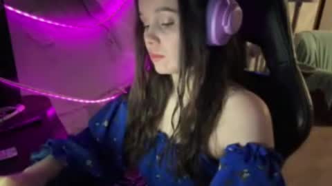 Snapshot of mabelneonakis chatting on 05/25/26, 06:03 Apolonia online show from 05/25/26, 06:03
