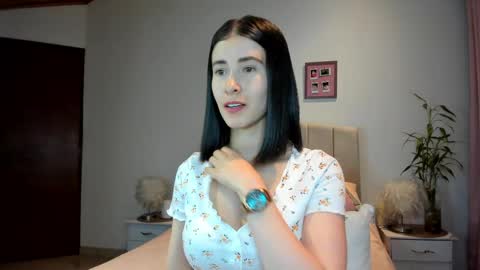 Snapshot of macarena_vallejo_ chatting on 02/25/25, 01:52 Macarena online show from 02/25/25, 01:52