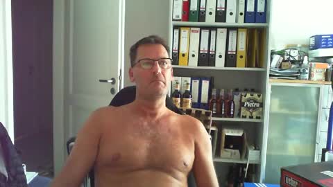 macfly67 online show from 06/17/26, 05:32