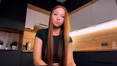 Snapshot of machelleunderdahl chatting on 07/09/26, 10:36 Nicole online show from 07/09/26, 10:36