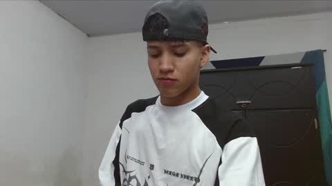 Snapshot of macho_dom chatting on 10/24/25, 11:23 MACHO DOMINANTE online show from 10/24/25, 11:23