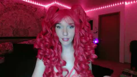 Snapshot of maciimayy chatting on 10/19/25, 11:27 maciimayy online show from 10/19/25, 11:27