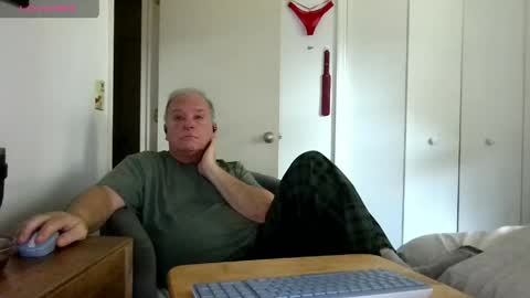 Snapshot of mackdocc001 chatting on 04/23/26, 08:22 mackdocc001 online show from 04/23/26, 08:22