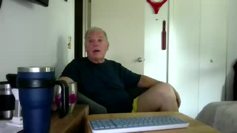 Snapshot of mackdocc001 chatting on 06/08/26, 01:22 mackdocc001 online show from 06/08/26, 01:22