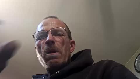 Snapshot of mackdog1369 chatting on 05/14/26, 12:23 mackdog1369 online show from 05/14/26, 12:23