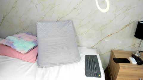 Snapshot of mackenize chatting on 12/01/24, 04:29 Carolina online show from 12/01/24, 04:29