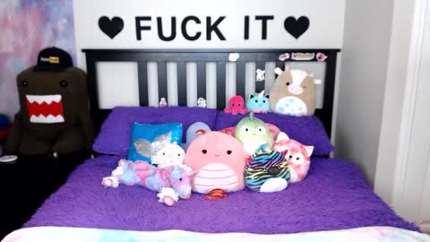 Mackenzie Wolfe online show from 11/28/25, 03:09