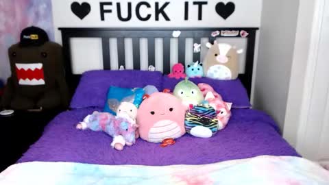 Mackenzie Wolfe online show from 11/29/25, 03:31