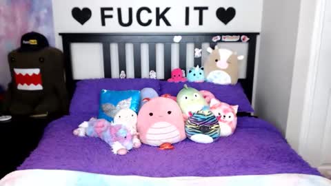 Mackenzie Wolfe online show from 11/30/25, 03:10