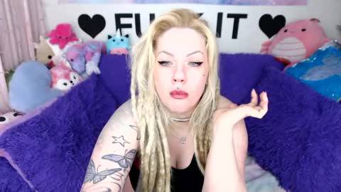 Mackenzie Wolfe online show from 04/18/26, 04:38