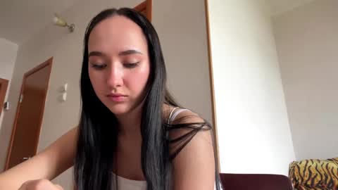 Snapshot of madalyneaks chatting on 04/18/26, 06:17 Lilo online show from 04/18/26, 06:17